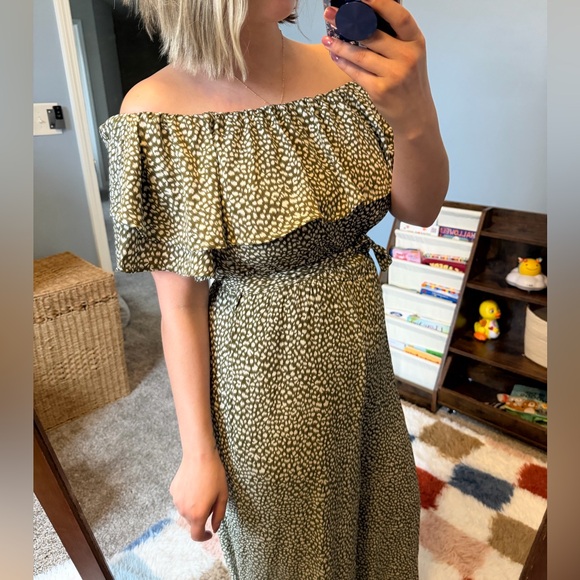 She + Sky Off-Shoulder Olive Green Jumpsuit Small - Picture 3 of 4